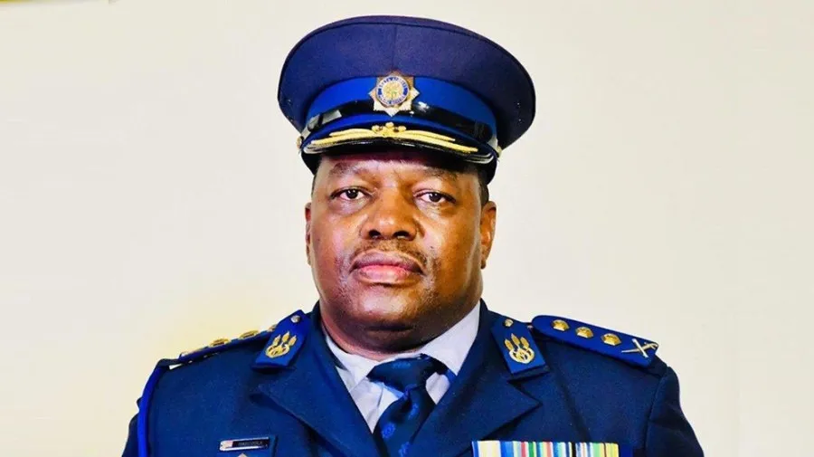 Presidente sul-africano levanta suspensão do comandante da Polícia