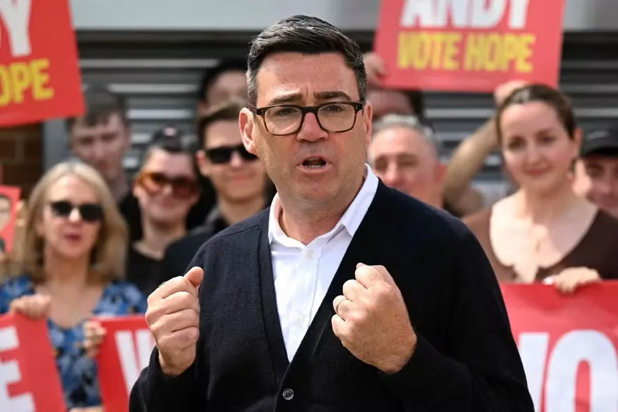 Líder da Câmara de Manchester será candidato à sucessão de Keir Starmer