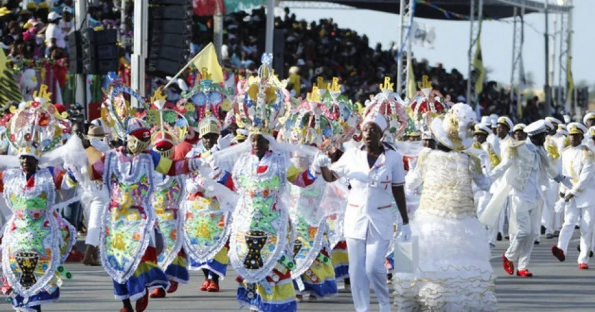"Carnaval fora de época" engaja milhares de participantes