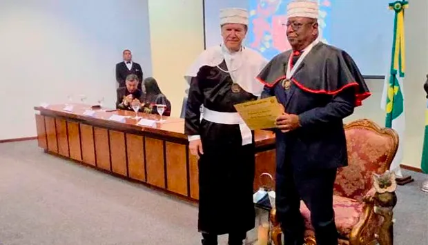 Ministro Filipe Zau tomou posse em Academia brasileira