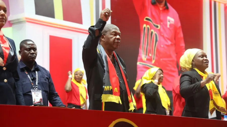 Presidente do MPLA destaca papel da mulher na consolidação da independência