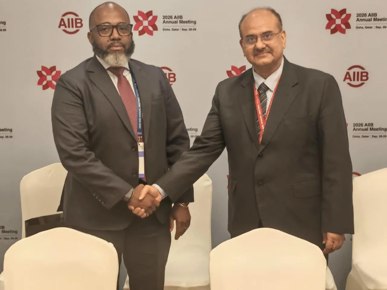 Angola dá primeiro passo para aderir ao Banco Asiático de Investimento em Infra-estruturas