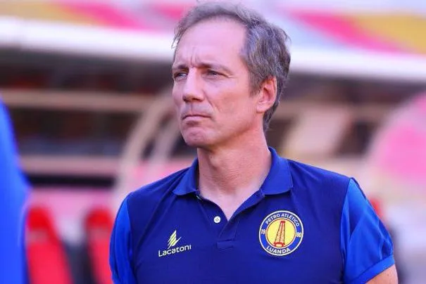 Petro de Luanda rescinde com João Pedro Sousa e traz de volta Alexandre Santos ao comando técnico