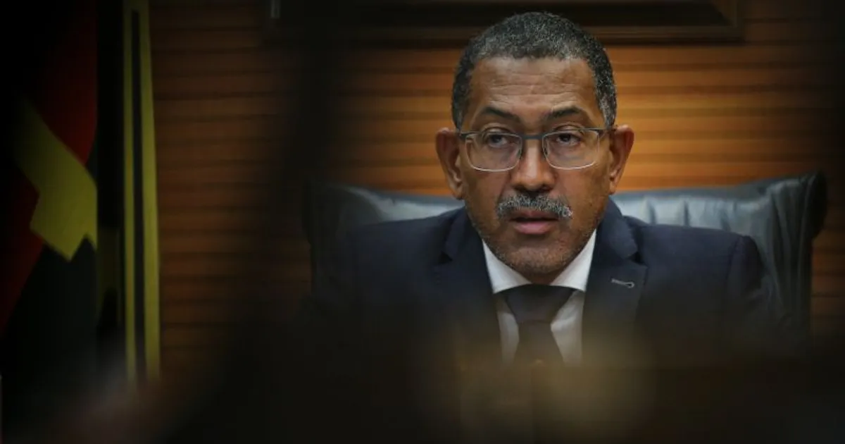 Ministro Diamantino Azevedo nega venda de acções à República da Zâmbia na Refinaria do Lobito