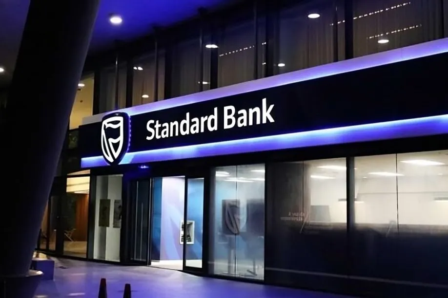 João Lourenço exclui privatização dos 15% da participação social que o Estado detém no Standard Bank e passa para o Fundo Soberano de Angola