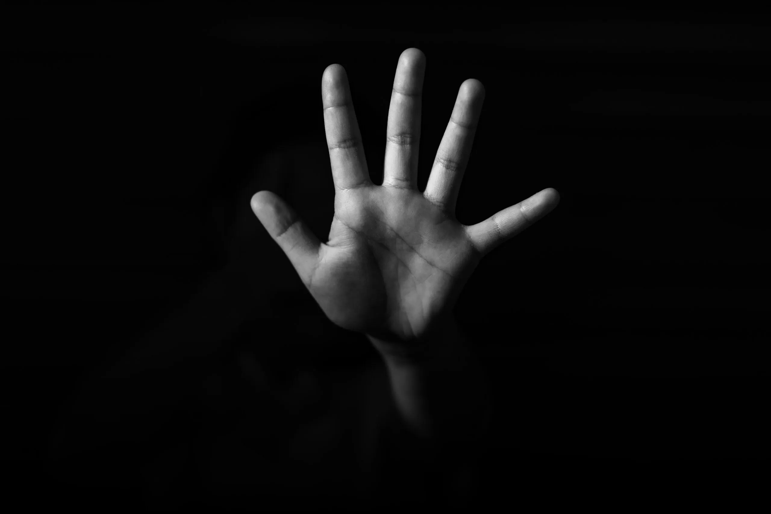País regista média diária de 37 casos de violência contra crianças em 2024