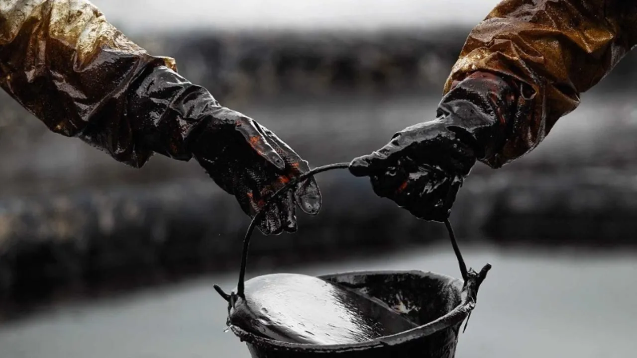 Receitas com as exportações de petróleo bruto caíram 22,24% no terceiro trimestre deste ano para 6,2 mil milhões USD