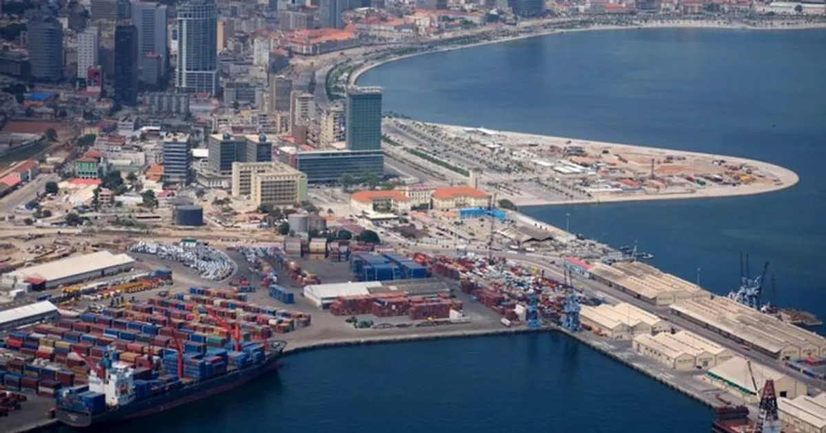 Exportações afundam 0,99% e importações de mercadorias crescem 0,7% em Dezembro de 2024