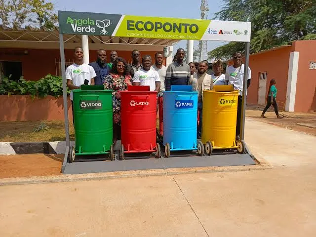 Escolas de Viana recebem meios para gestão do lixo