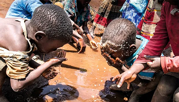 Crianças no Sahel sem acesso à água potável