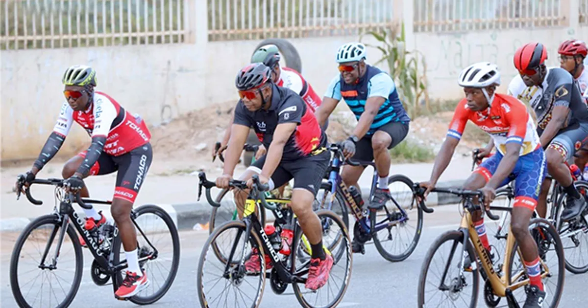 Presidente João Lourenço pedala 28 quilómetros pela saúde