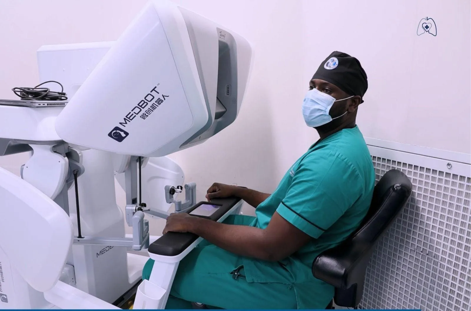 Angola destaca avanços da cirurgia robótica em fórum internacional de saúde