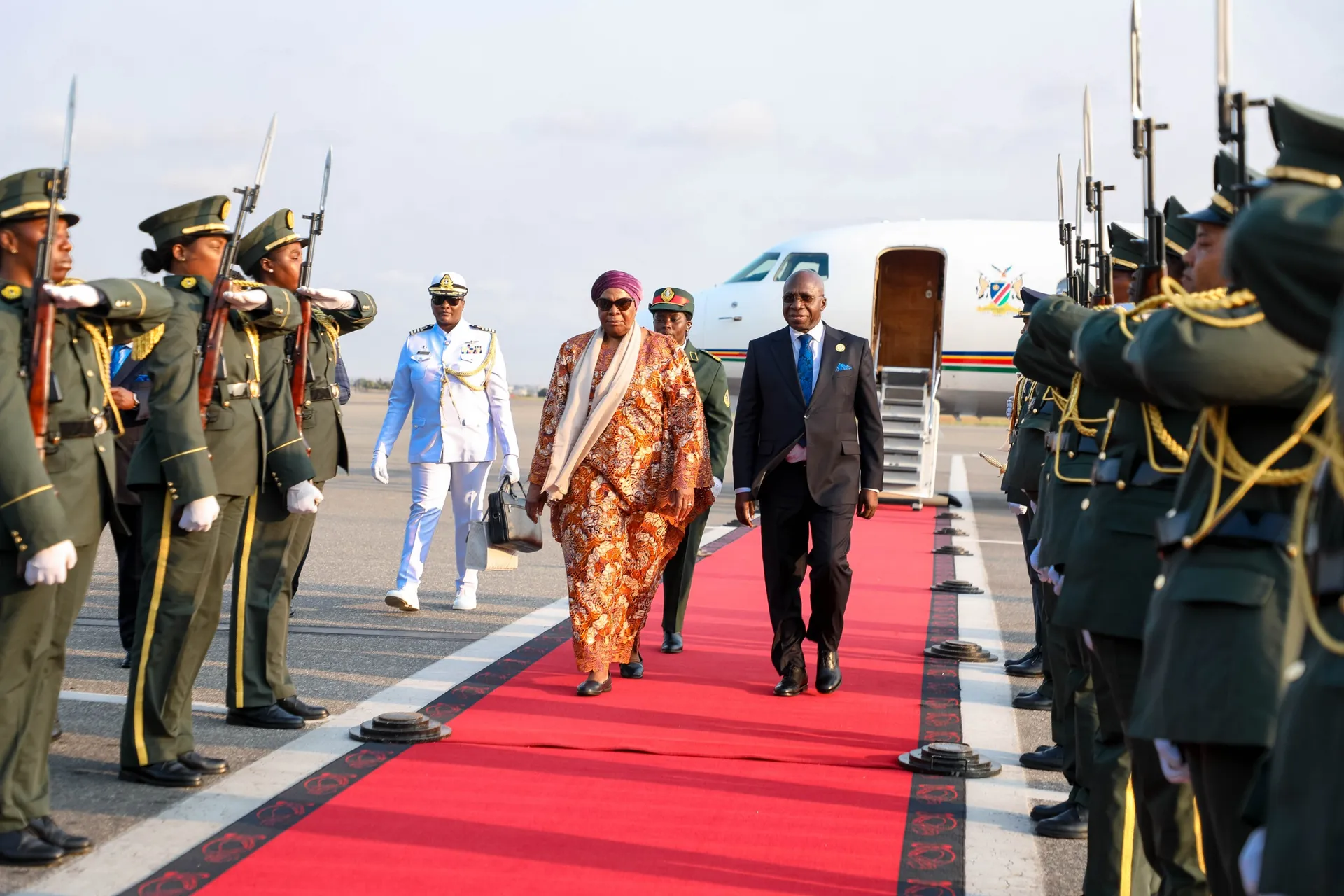 Presidente da Namíbia inicia visita de Estado de 3 dias a Angola com agenda política, económica e assinatura de 7 acordos