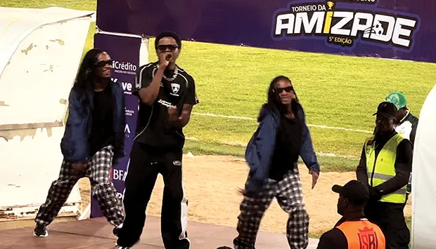Gerilson Insrael anima população e marca “golo musical” em Benguela
