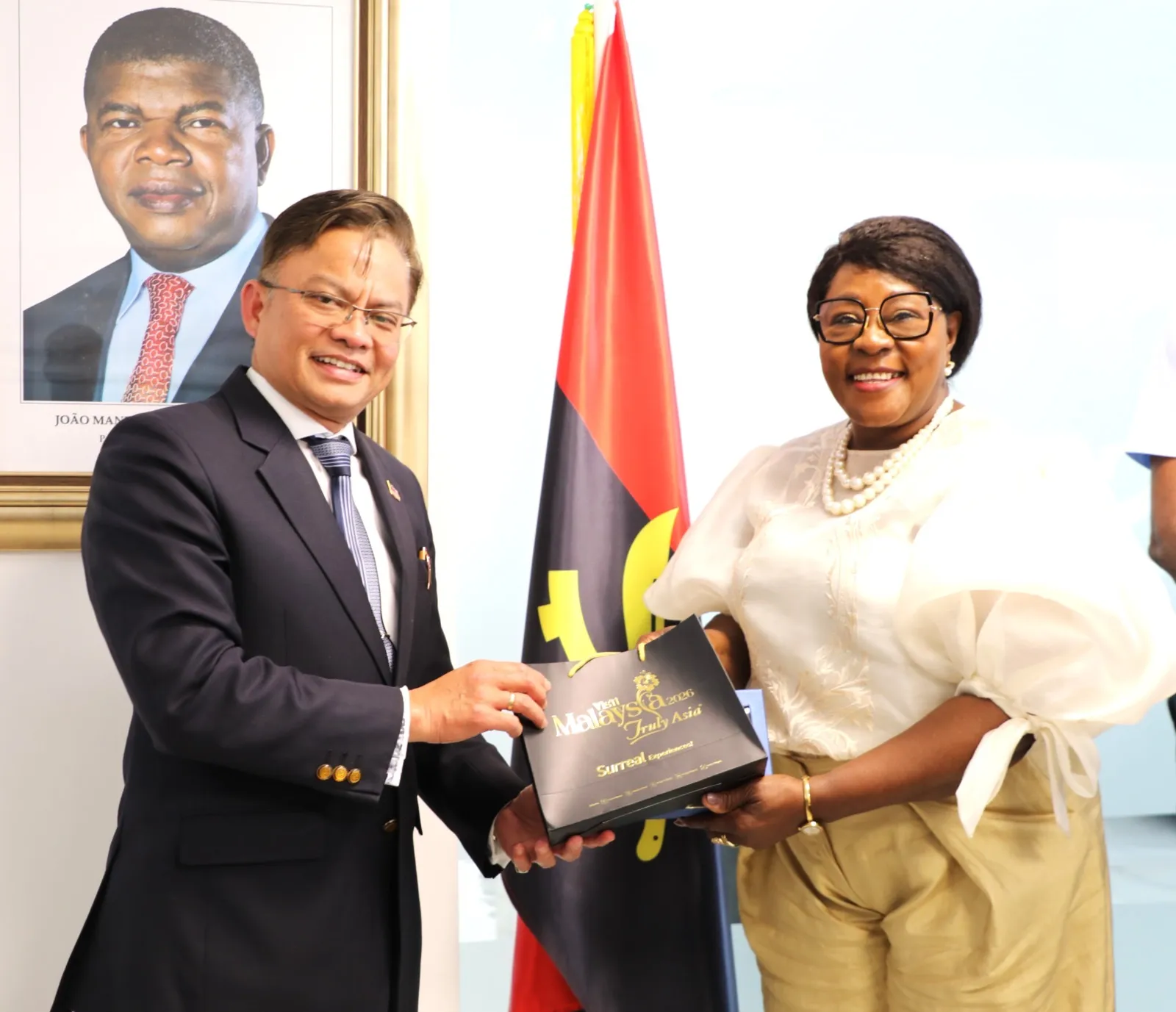 Angola e Malásia analisam reforço de cooperação nos domínios migratório e consular
