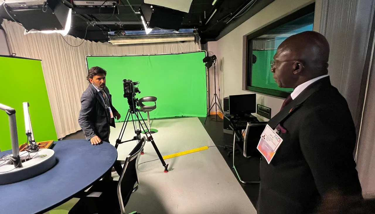 Téte António visita Centro da Rádio e Televisão de Angola na FAO, em Roma, à margem do Fórum Mundial da Alimentação