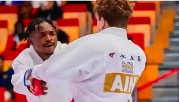 Angola volta ao dojo com cinco lutadores