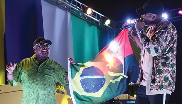 Artistas mostram afinidade em palco