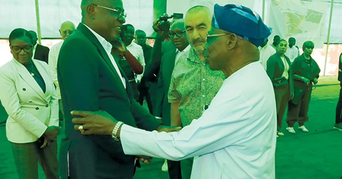 Ex-Presidente da Nigéria incentiva bancos africanos a financiarem projectos