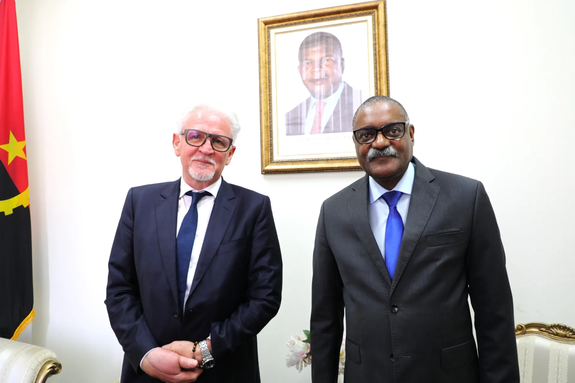 Angola e Alemanha avaliam produção local de materiais escolares