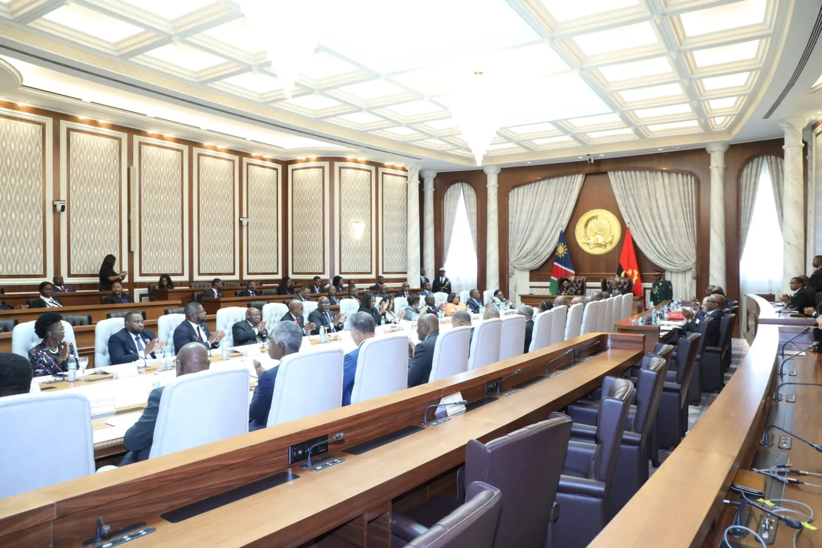 Ministros de Angola e Namíbia reúnem-se no Palácio Presidencial em Luanda