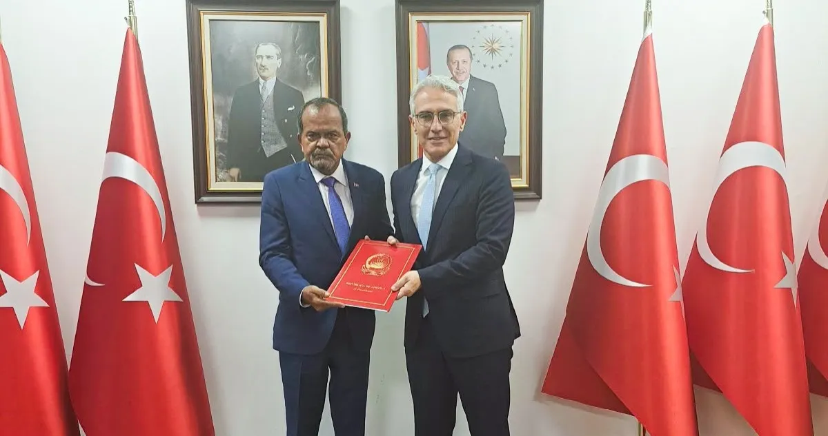 Osvaldo Varela entrega Cartas Figuradas na Turquia e prepara credenciais ao Presidente Erdogan