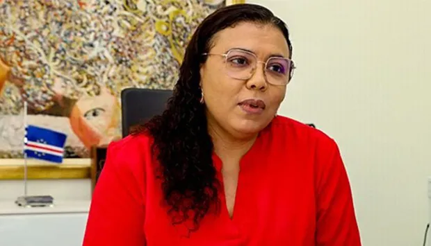 Ex-ministra Janine Lélis decide retirar candidatura