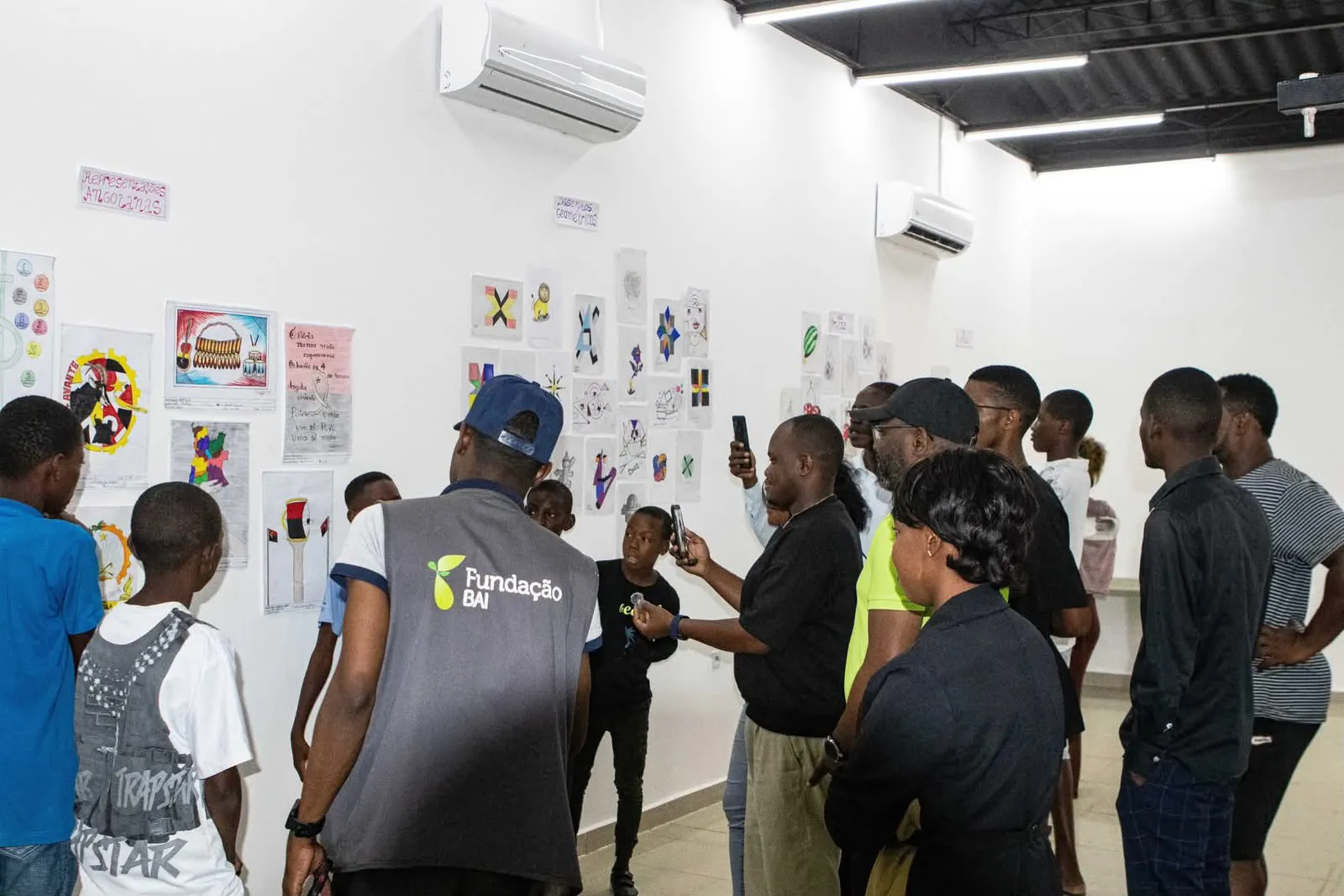 Jovens criadores participam em residência artística no Cazenga