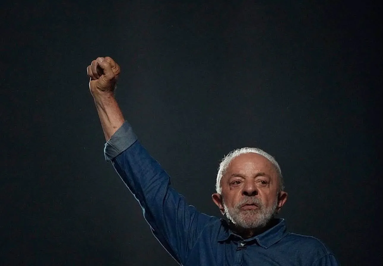 Presidente da República felicita Lula da Silva pela reeleição no Brasil