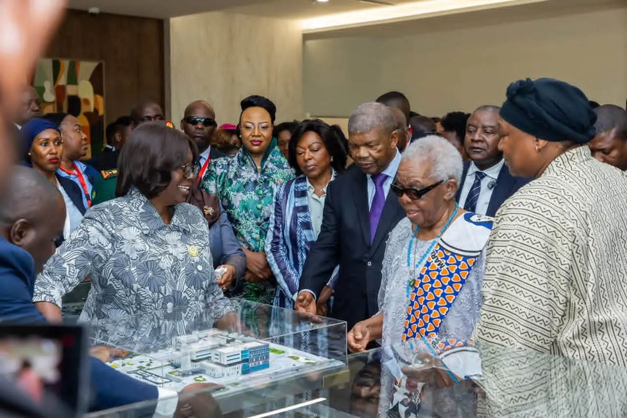 João Lourenço: "Investimos na vida e construímos uma referência hospitalar para Angola e para África"