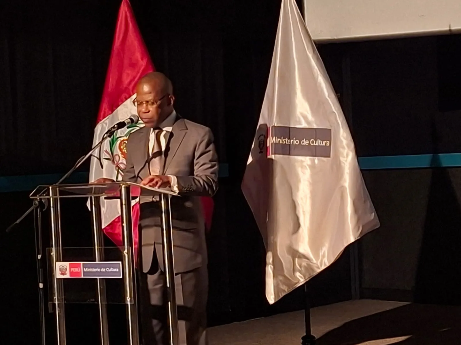 Destacado papel da cultura para o reforço das relações entre Angola e Peru