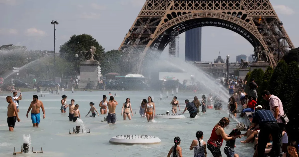 Pelo menos duas pessoas morreram em França devido ao calor