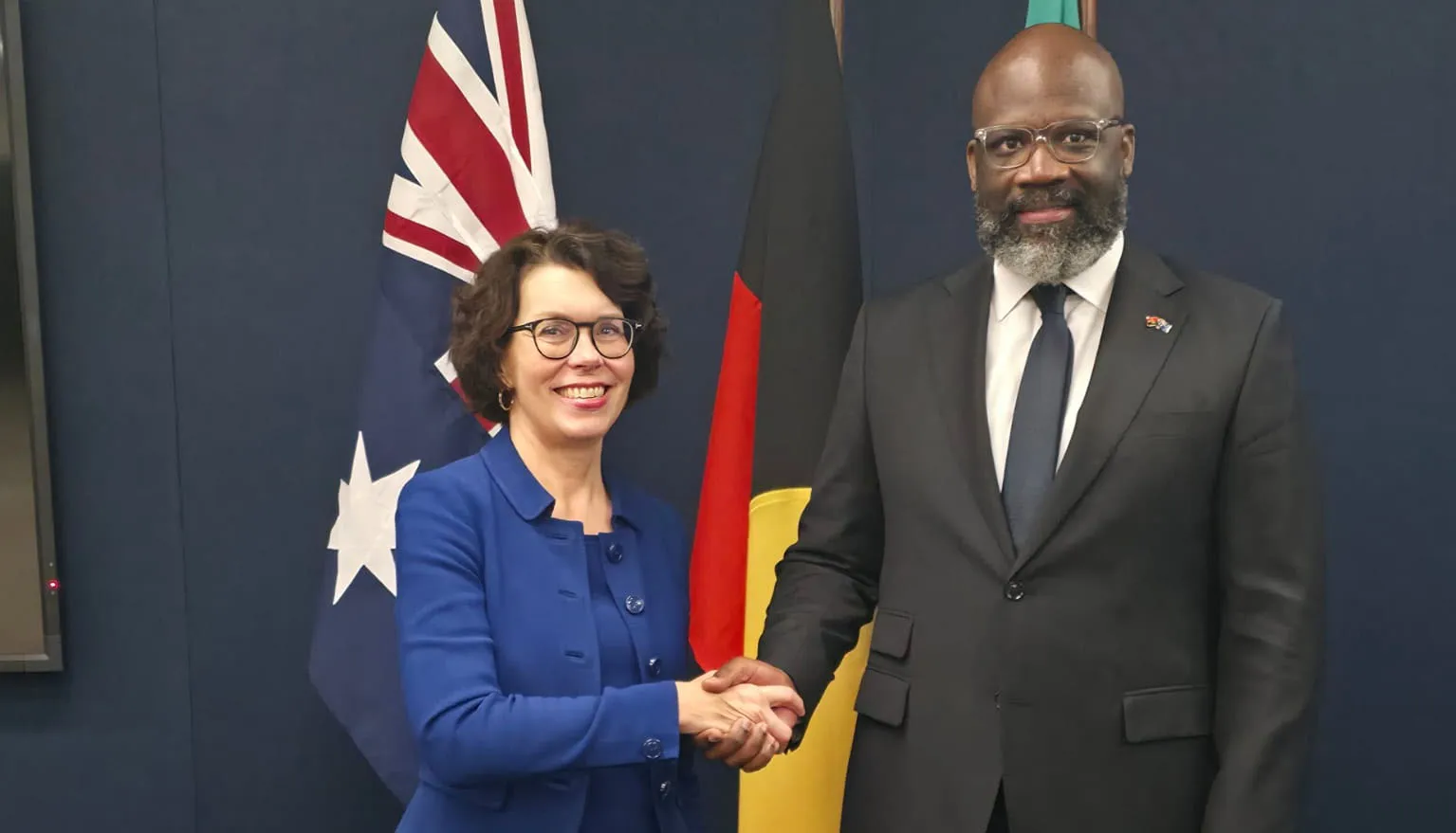 Diplomatas abordam situação da Comunidade angolana residente em Sydney
