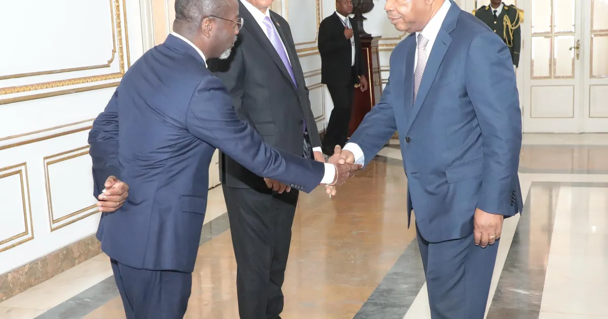 Presidente da República confere posse a embaixadores no Ghana e África do Sul