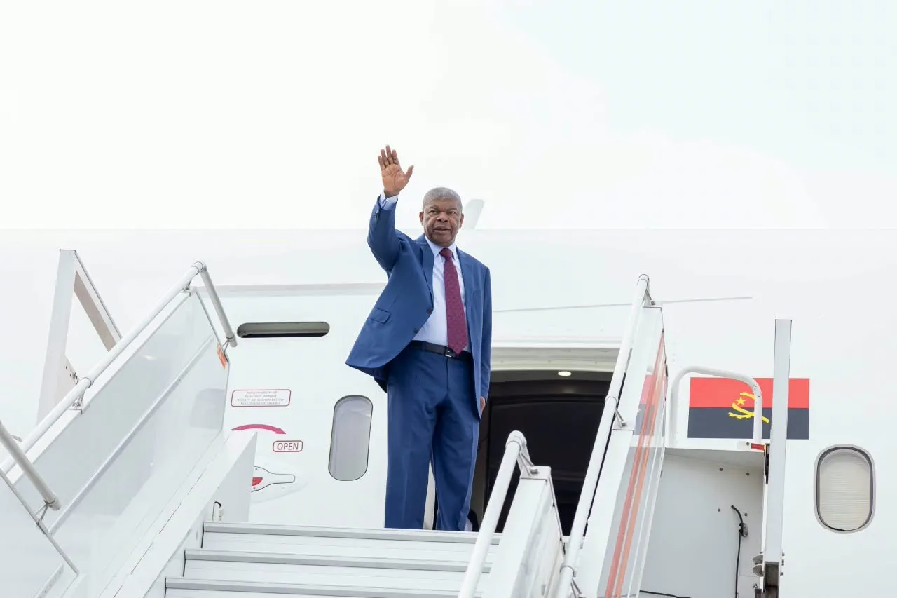 Presidente João Lourenço a caminho do Egipto