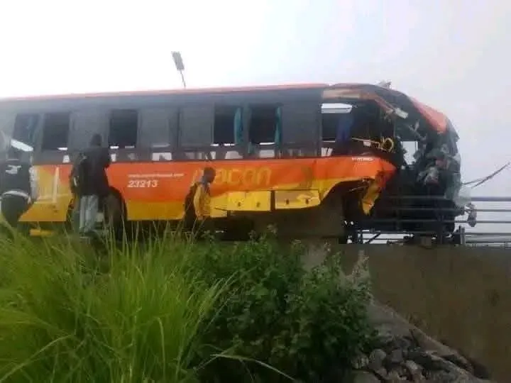 Colisão entre autocarro e motorizada provoca 11 mortos e 12 feridos graves no Cuanza-Sul