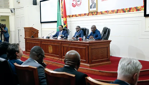 Diplomatas informados sobre Bienal de Luanda