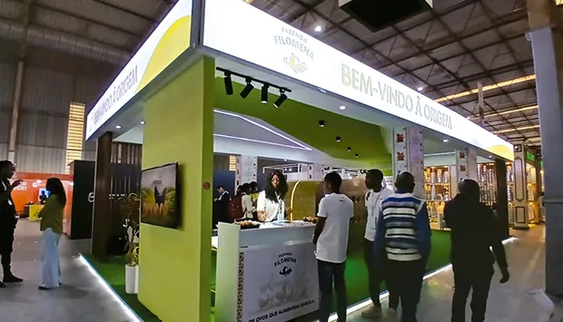 Fazenda expõe ração animal e fertilizante 100% orgânico