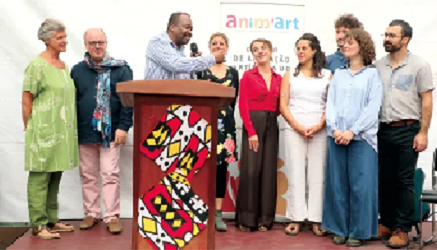 Professores franceses asseguram formação intensiva para crianças