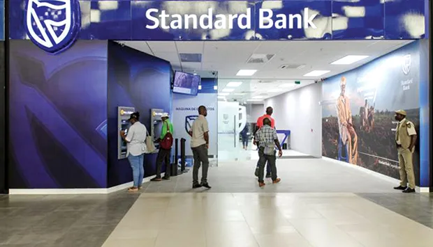 Estado põe 34% do Standard Bank Angola à venda