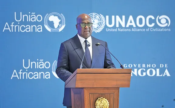 Félix Tshisekedi destaca contributo de Angola na mediação de conflitos