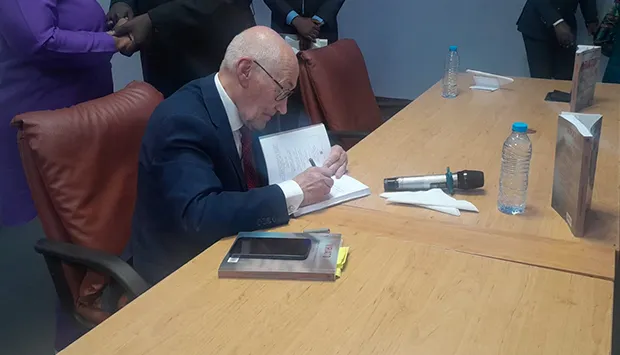 Joaquim Pinheiro revisita percurso poético de Viriato da Cruz em Livro