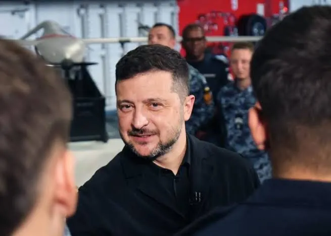 Zelensky volta a pedir sistemas de defesa