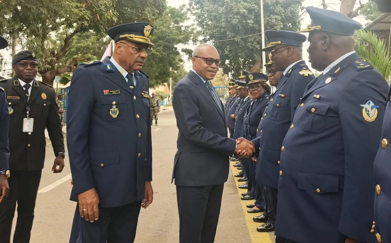 Lúcio Amaral efectua visita oficial à Força Aérea Nacional