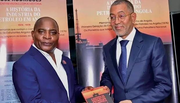 Livro “História da Indústria Petrolífera” chega a Malanje