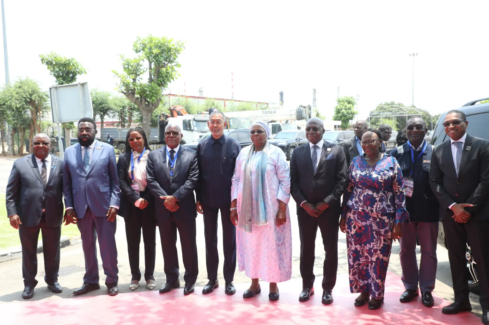 Presidente da Namíbia visita Refinaria de Luanda