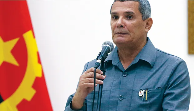 Rui Falcão felicita Petro pela conquista do 13.º título