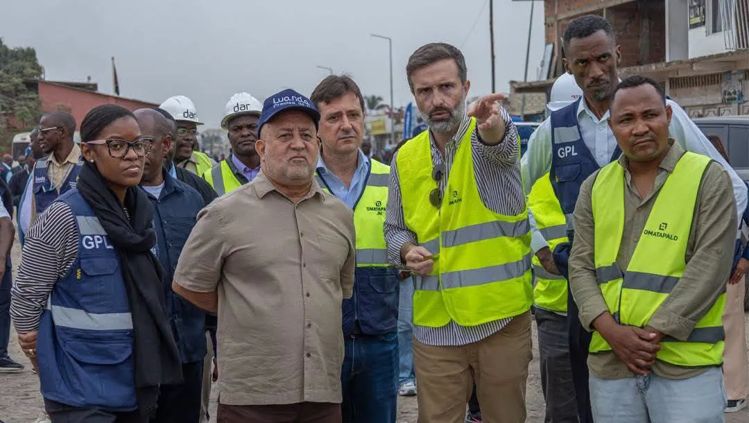 Luís Nunes constata obras nas ruas Caminho-de-Ferro e Matadidi