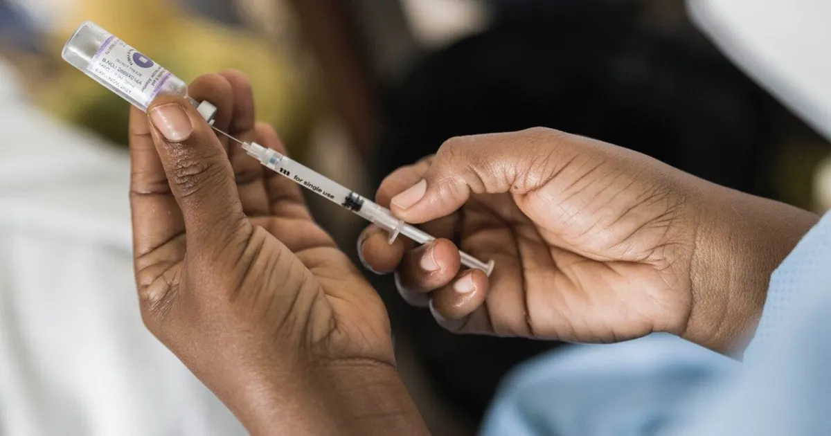 UNICEF doa equipamentos de frio para armazenamento seguro de vacinas