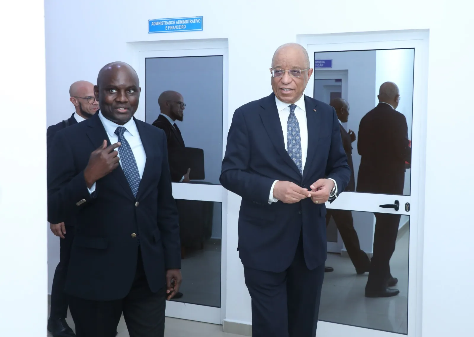 Embaixador Francisco da Cruz visita Edições Novembro